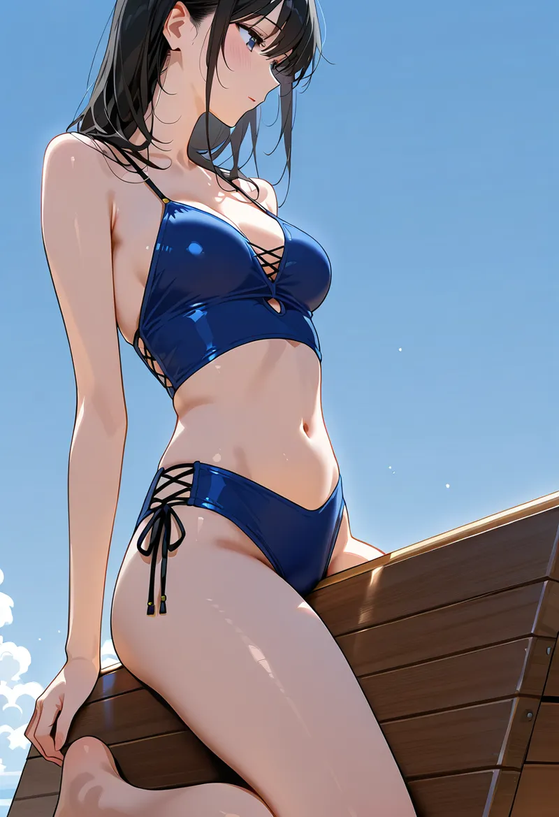 青い空のもとで爽やかに佇む美少女のポートレート。紺色のビキニ姿で、長黒髪が風になびく自然な表情が印象的です。屋外撮影ならではの明るい光と青空が爽やかな夏の雰囲気を演出しています。