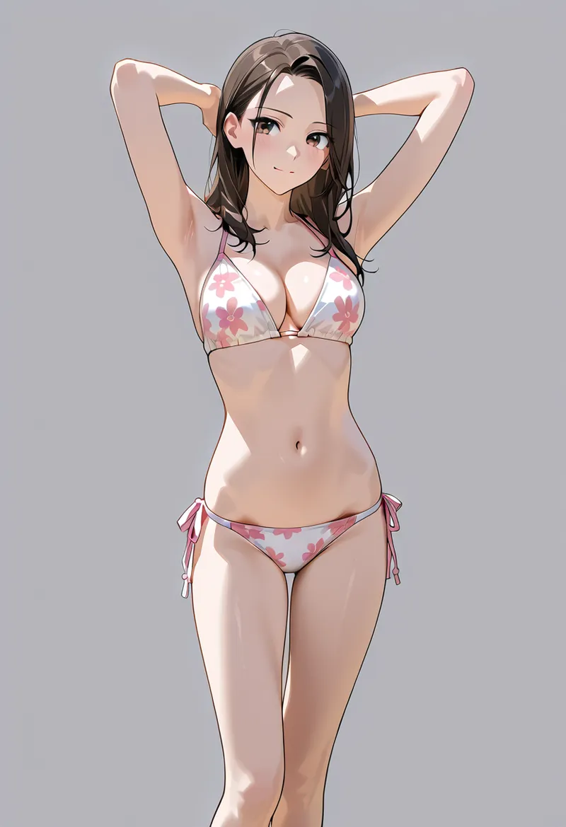淡いピンクの花柄水着を身に纏った美少女が、リラックスした表情で腕を上げるポーズを取っています。柔らかい光と背景グレーが、清潔感のある夏らしい一枚です。