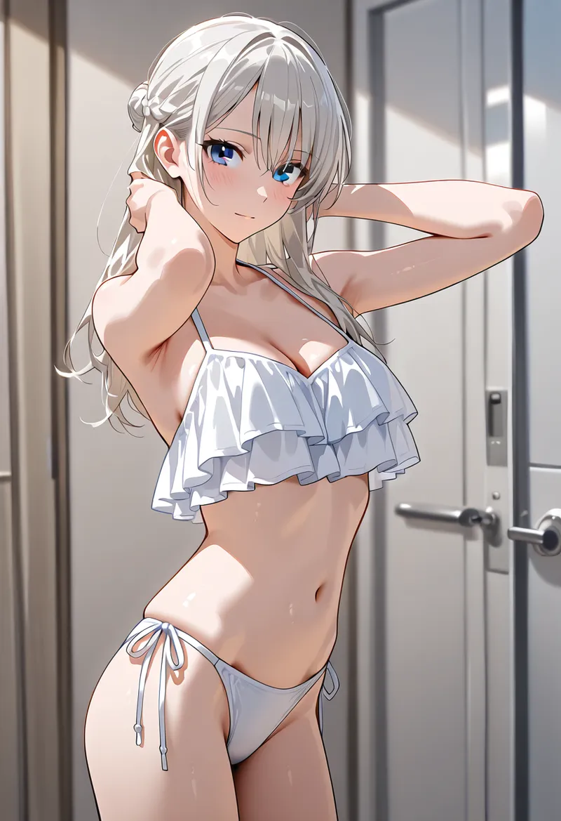 明るい窓辺の光が差し込む室内で、銀髪をポニーテールにまとめた美少女が柔らかい笑顔を浮かべるアニメ調イラストです。青い瞳と優しい表情が特徴的で、清潔感あふれる背景とのバランスが美しい作品です。