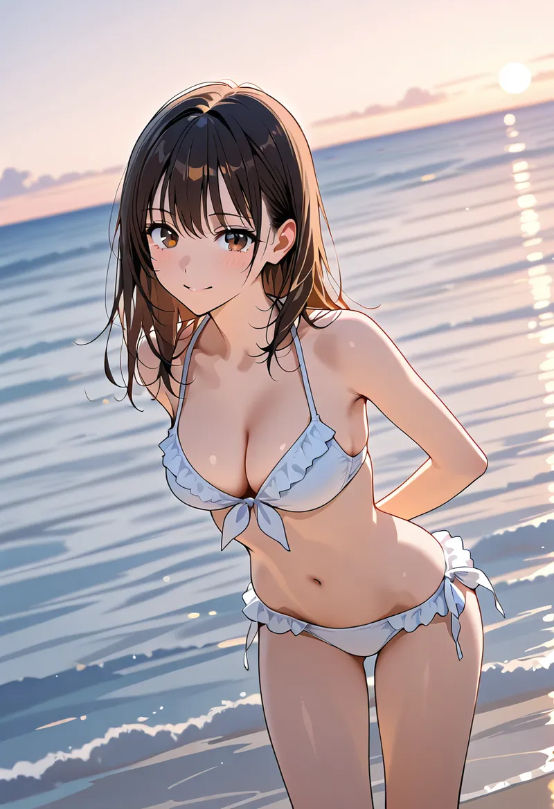 黒髪のセミロングヘアが揺れる美少女が、夕焼けに染まる海辺でポーズを取るアニメ調イラストです。淡いブルーの水着に身を包み、光に満ちた波打ち際の情景が印象的な作品。