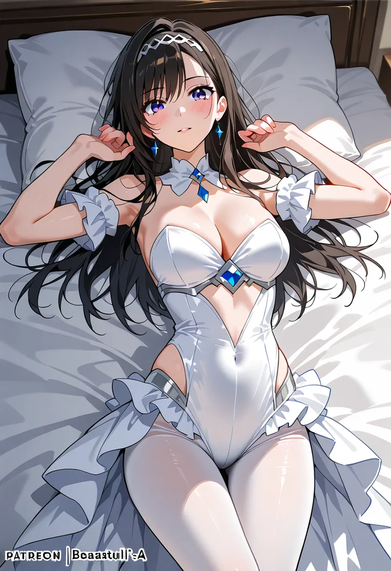 黒髪に青い瞳が魅力的な少女が、ベッドの上で優雅な白いドレス姿でリラックスしている。フリルの装飾と神秘的な雰囲気が特徴のアニメ調イラストです。