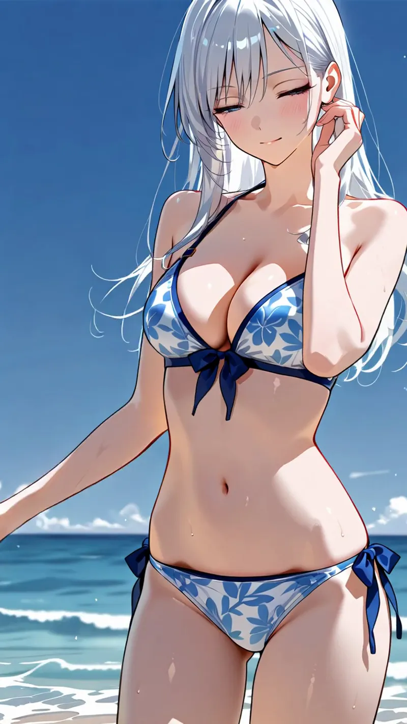 青い海を背景に、白銀の長髪が印象的な美少女がビーチで微笑む。青い花柄の水着と爽やかな表情が、夏の開放的な雰囲気を引き出したアニメ調イラストです。