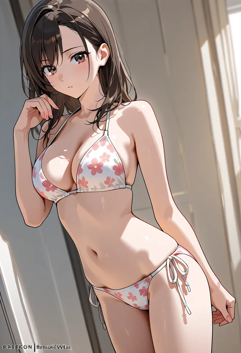 明るい室内でふんわりした黒髪の美少女が、花柄ビキニを着用した優雅なグラビアスタイルのポートレートです。柔らかな自然光が肌に優しく映り込み、洗練された雰囲気を演出しています。