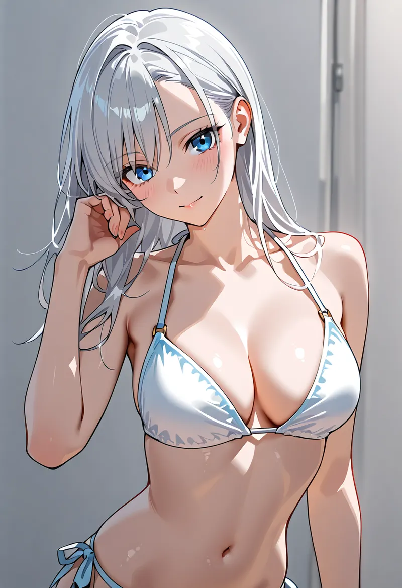 青い瞳が印象的な銀髪の美少女を描いたアニメ調イラスト。淡いグレーの背景に映える明るい表情と、光の当たり方を繊細に表現した立体感のある作品です。
