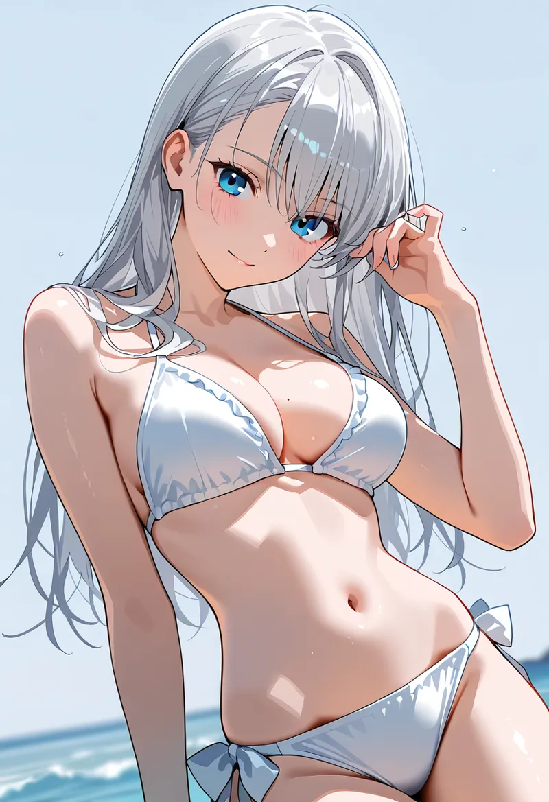 明るい青い瞳と優しい笑顔が印象的な銀髪の美少女が、白いビキニで海辺に佇むアニメ調イラスト。背景の海と空の爽やかな色合いが、キャラクターの透明感を引き立てています。